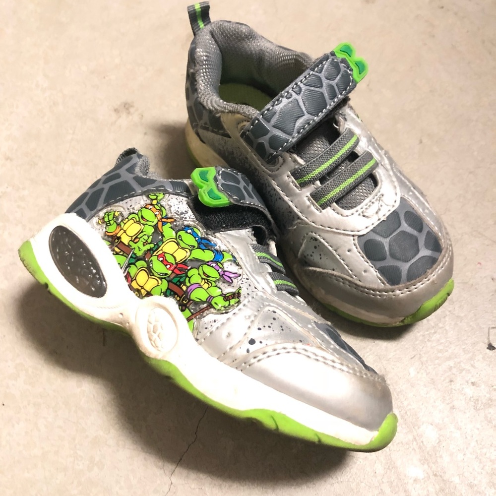 Teenage Mutant Ninja Turtle light up sneakers sz7